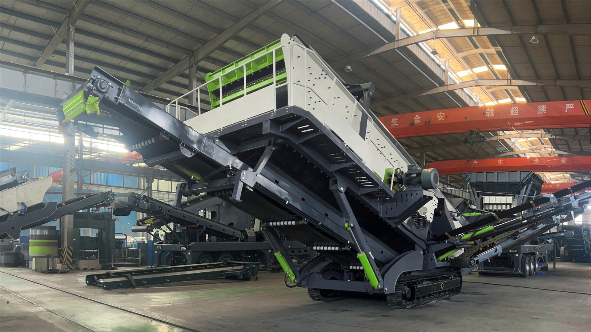 ST Track-mounted Vibrating screen(2)